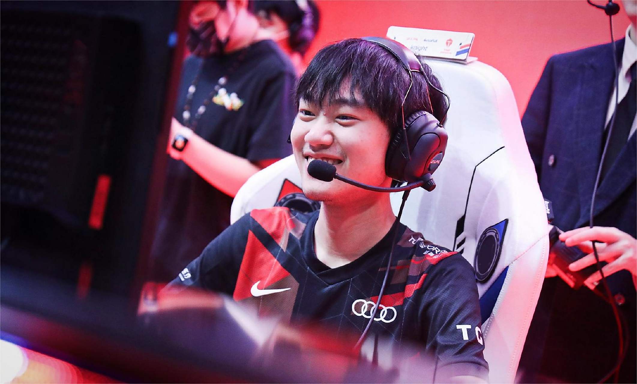 HKA绝杀RNG,Kanavi操刀奇招英雄翻盘2025世界赛2:1(首尔) HKA绝杀RNG,Kanavi操刀奇招英雄翻盘2025世界赛2:1(首尔)