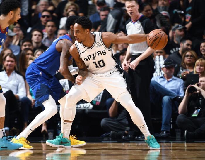 马刺不敌掘金,德罗赞低迷发挥 马刺不敌掘金,德罗赞低迷发挥