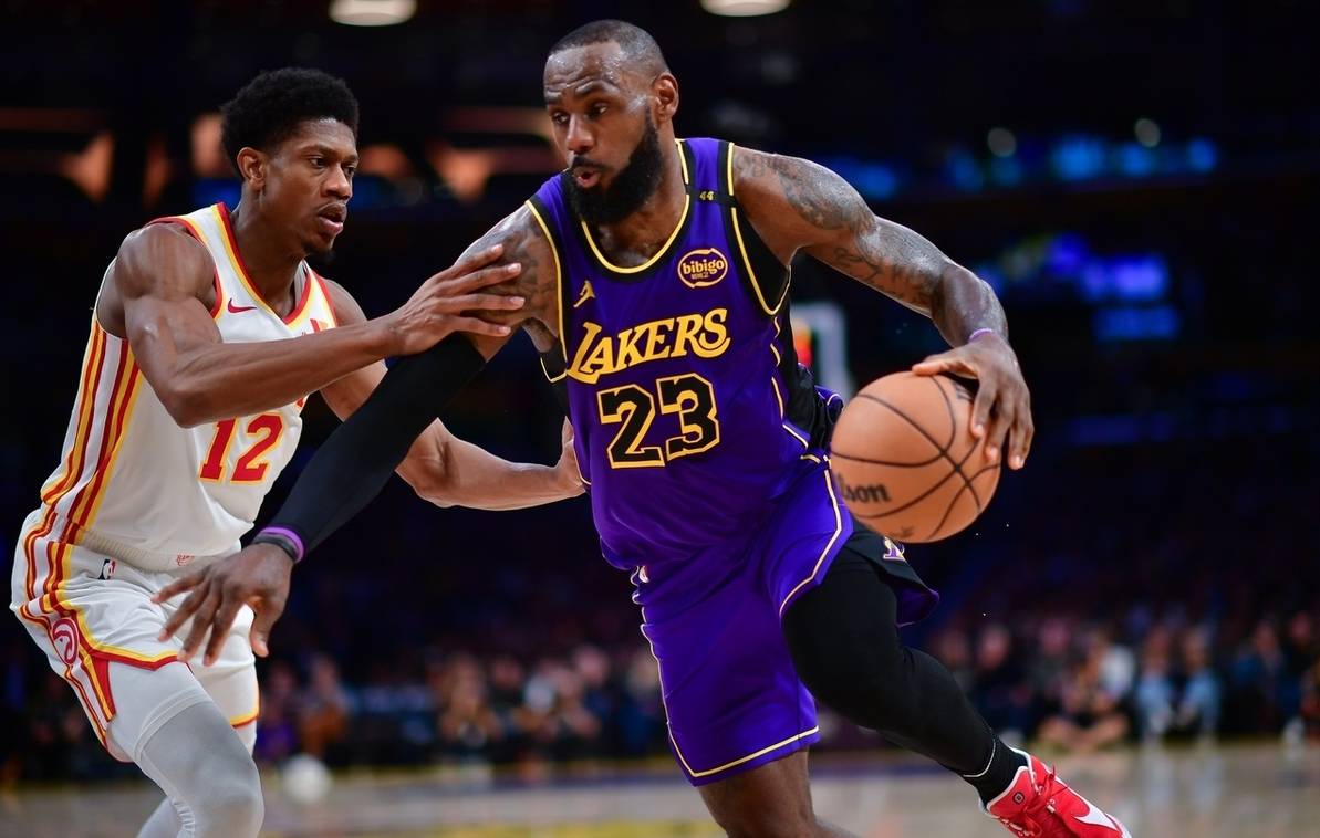 包含湖人客场大胜老鹰,詹姆斯独得30+分的词条 包含湖人客场大胜老鹰,詹姆斯独得30+分的词条