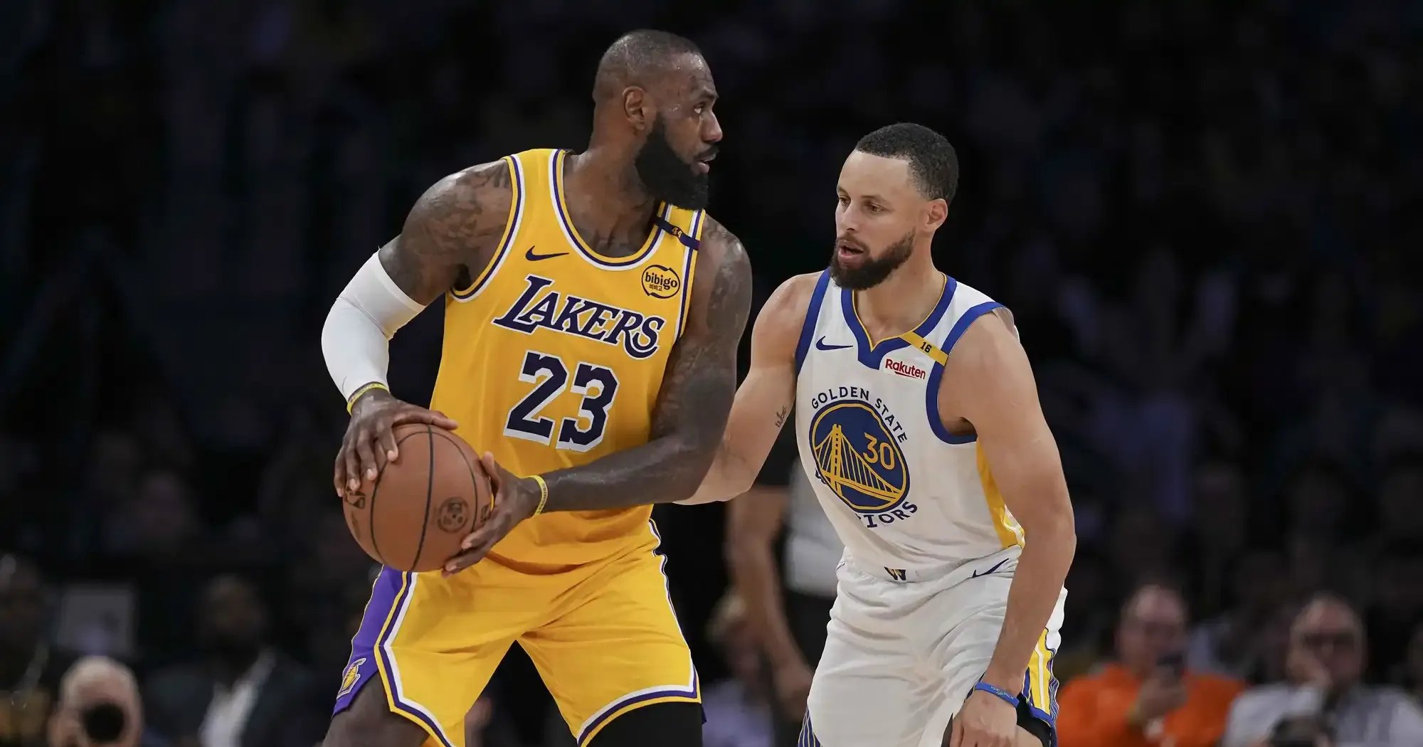 詹皇带队战胜篮网，连胜继续