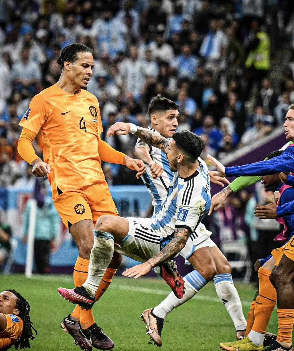 波兰绝杀丹麦，范戴克带队取胜