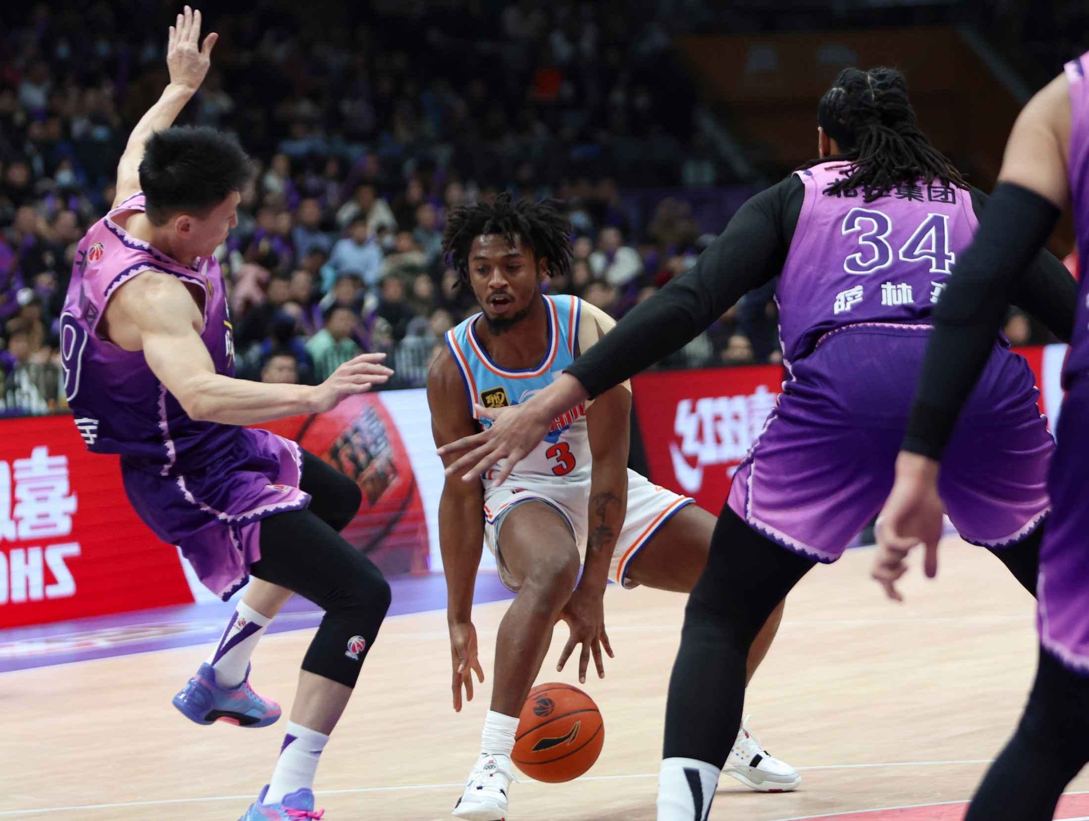 福建队逆转山西队,詹姆斯点燃赛场 福建队逆转山西队,詹姆斯点燃赛场