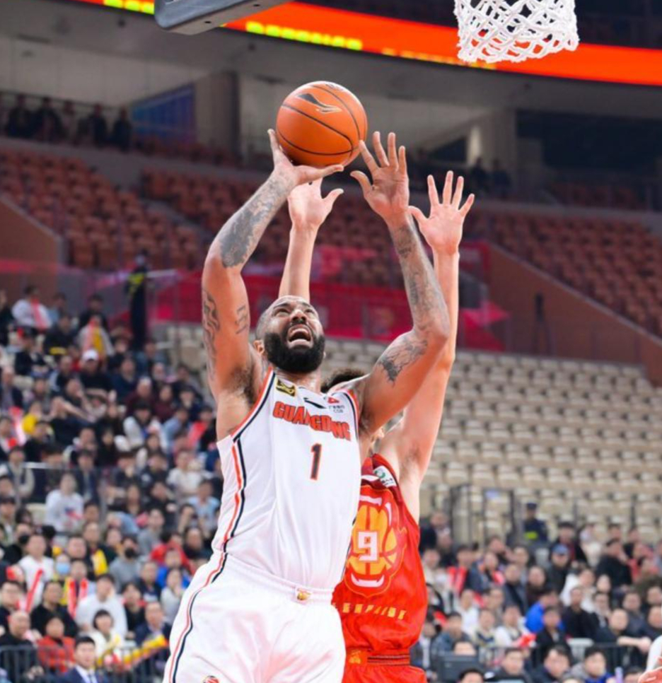 广东队轻取深圳队，范弗利特状态火热