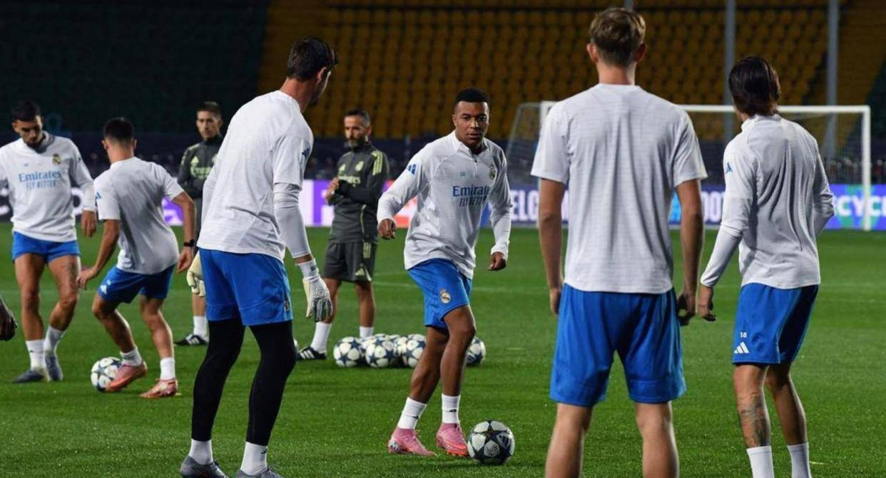 姆巴佩爆发，沙特狂胜阿尔及利亚